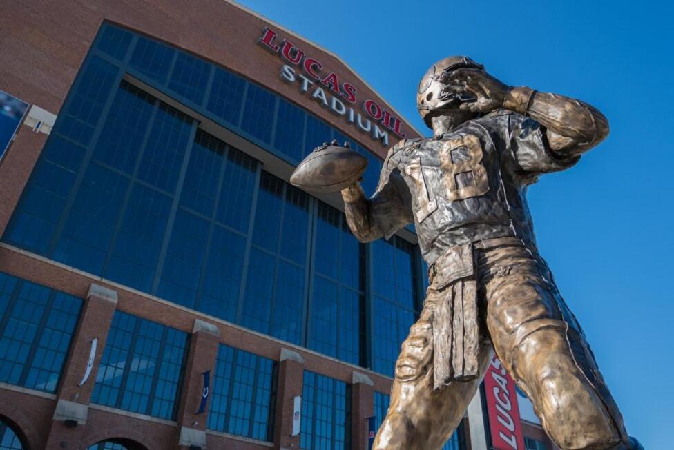 Free Parking! Downtown King Suite Lucas Oil- Conv Center Skywalk#1 Indianapolis Buitenkant foto
