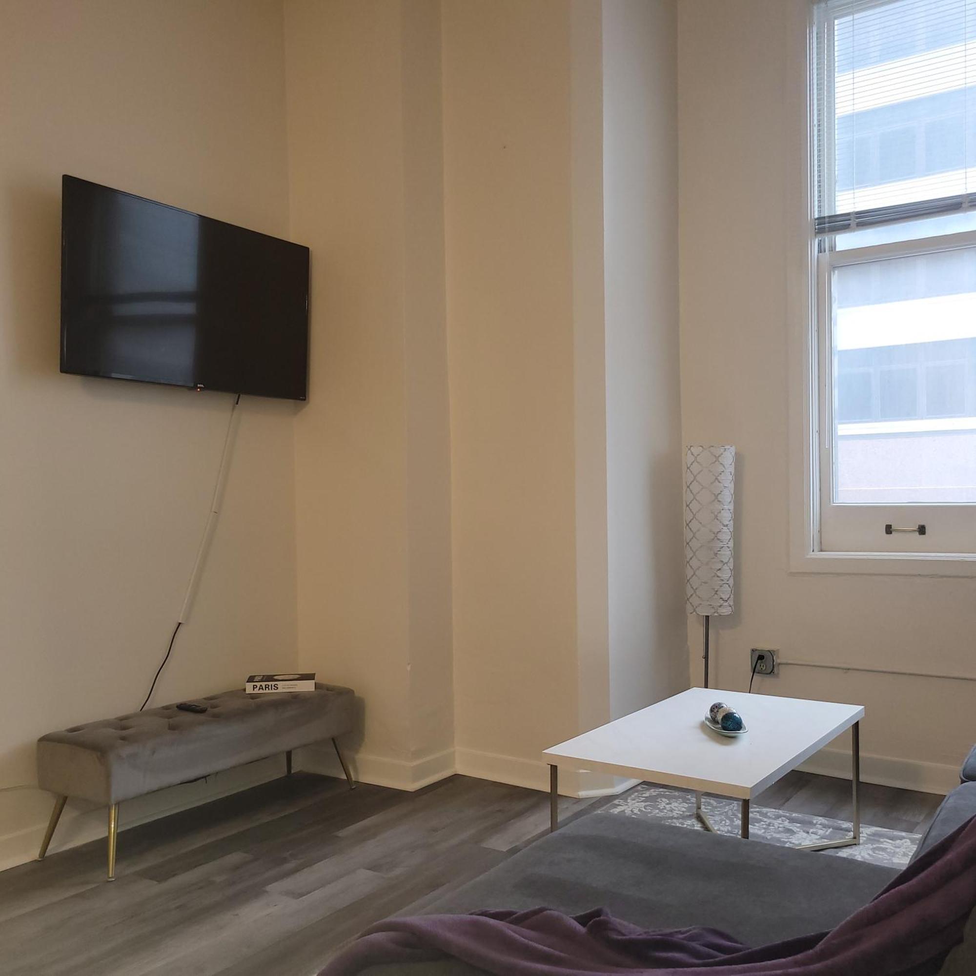 Free Parking! Downtown King Suite Lucas Oil- Conv Center Skywalk#1 Indianapolis Buitenkant foto